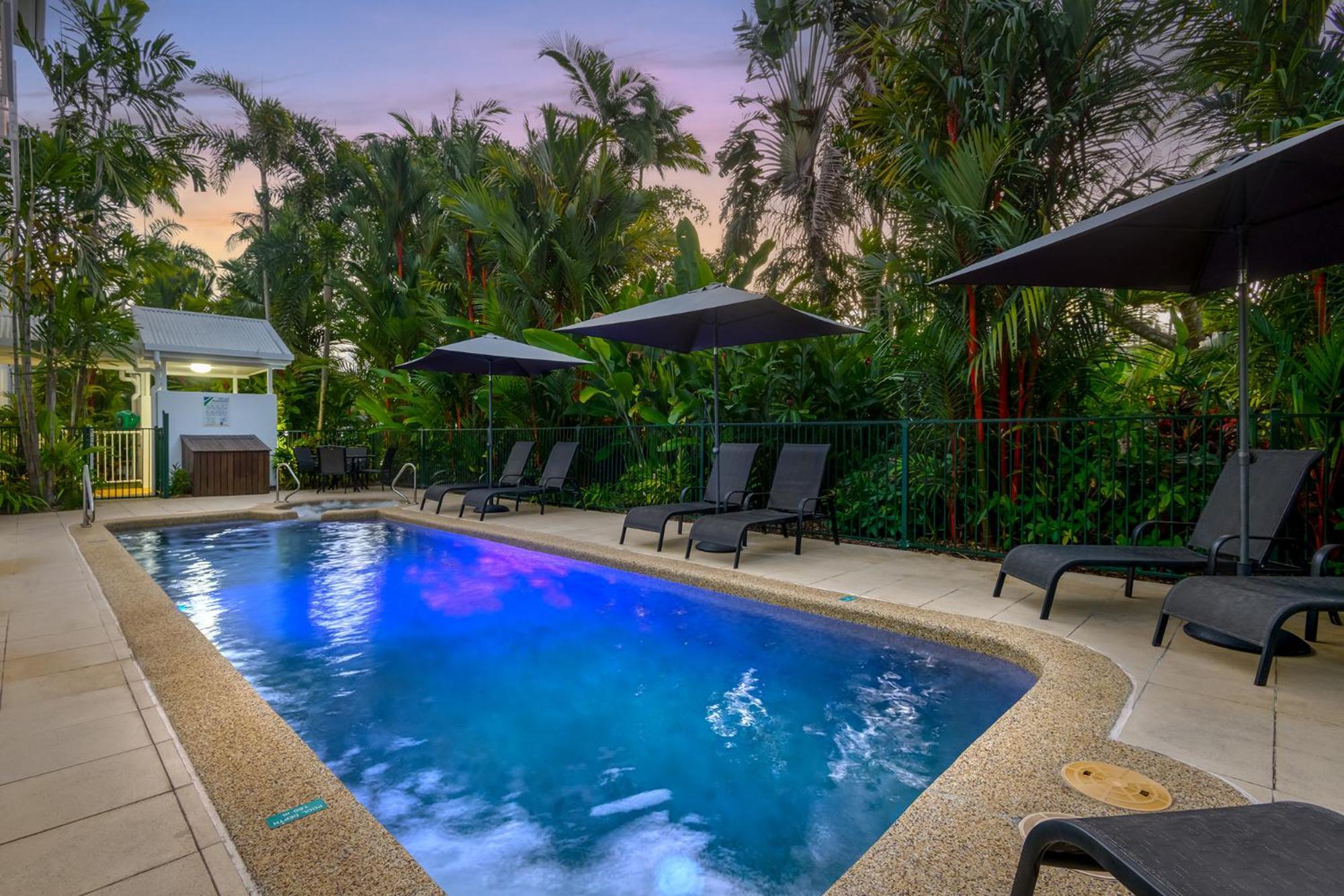 Port Douglas Apartments - Adults Only Oasis Exterior photo