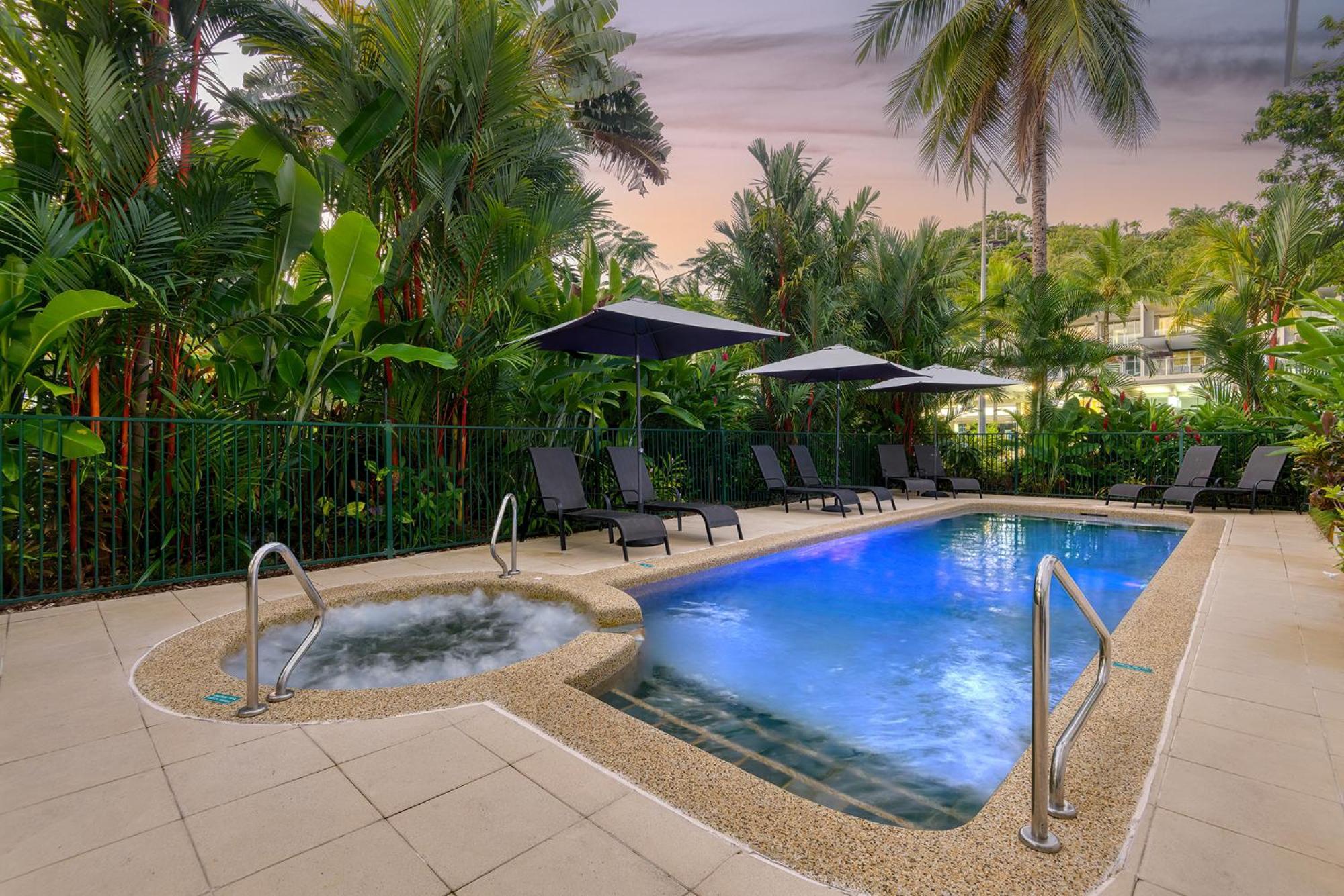 Port Douglas Apartments - Adults Only Oasis Exterior photo