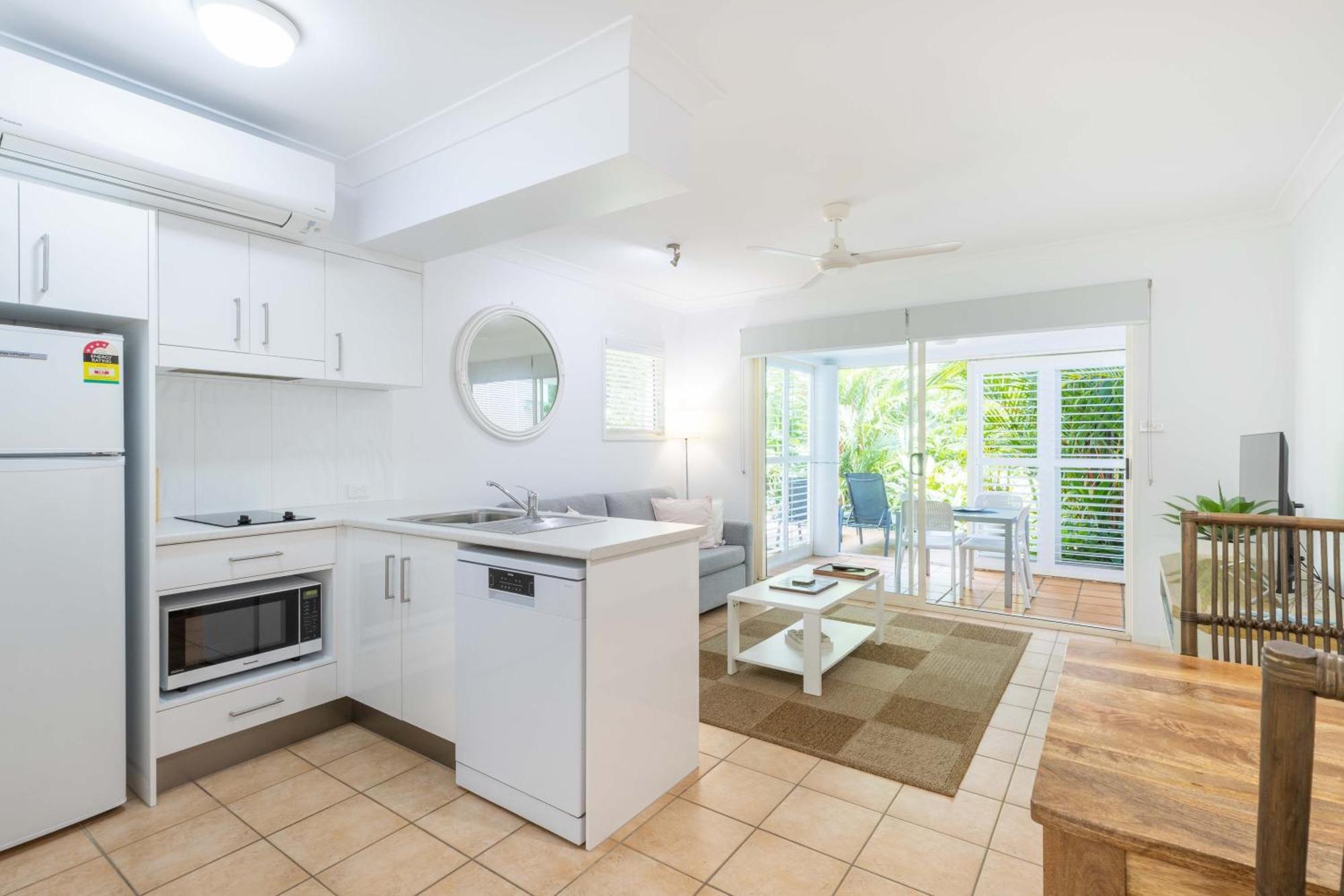 Port Douglas Apartments - Adults Only Oasis Exterior photo